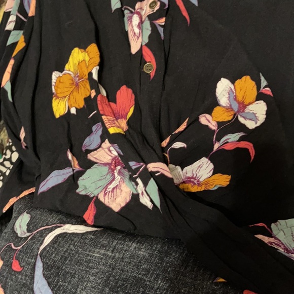A.n.a Black Floral Blouse - Picture 6 of 6